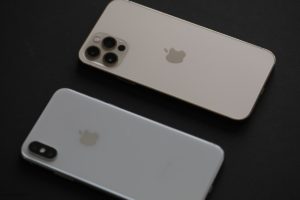 iPhoneⅩとiPhone12Proの外観