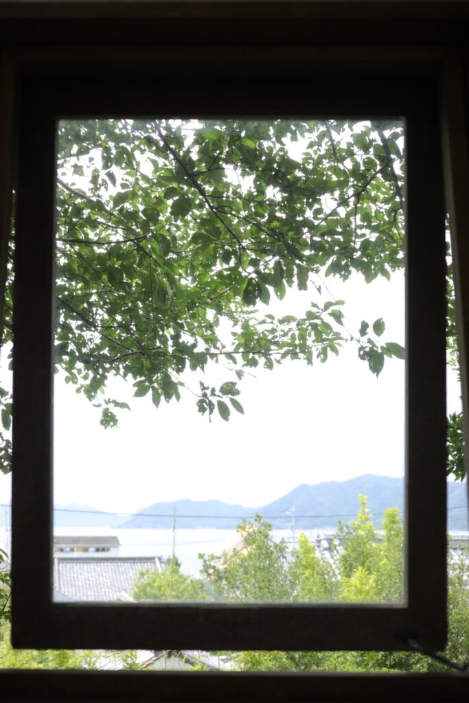 尾道向島の珈琲と季節菓子nagi の窓からの景色